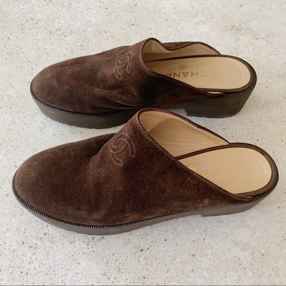 ✖️SOLD✖️ VINTAGE CHANEL CC Suede Mules Clogs - Picture 2 of 7